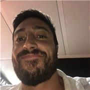 Soy francés nativo tengo nivel C2 en inglés y en español. Tengo mucha paciencia , puedo dar clases a todo tipo de personas.